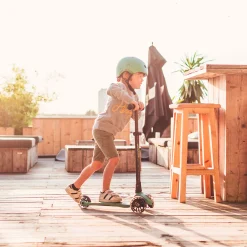 Highwaykick 3 Led Scooter - Forest