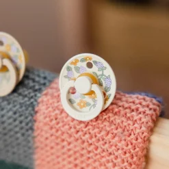 Pacifier Bibs (2) 6-18m - Strawberry (Size 2)